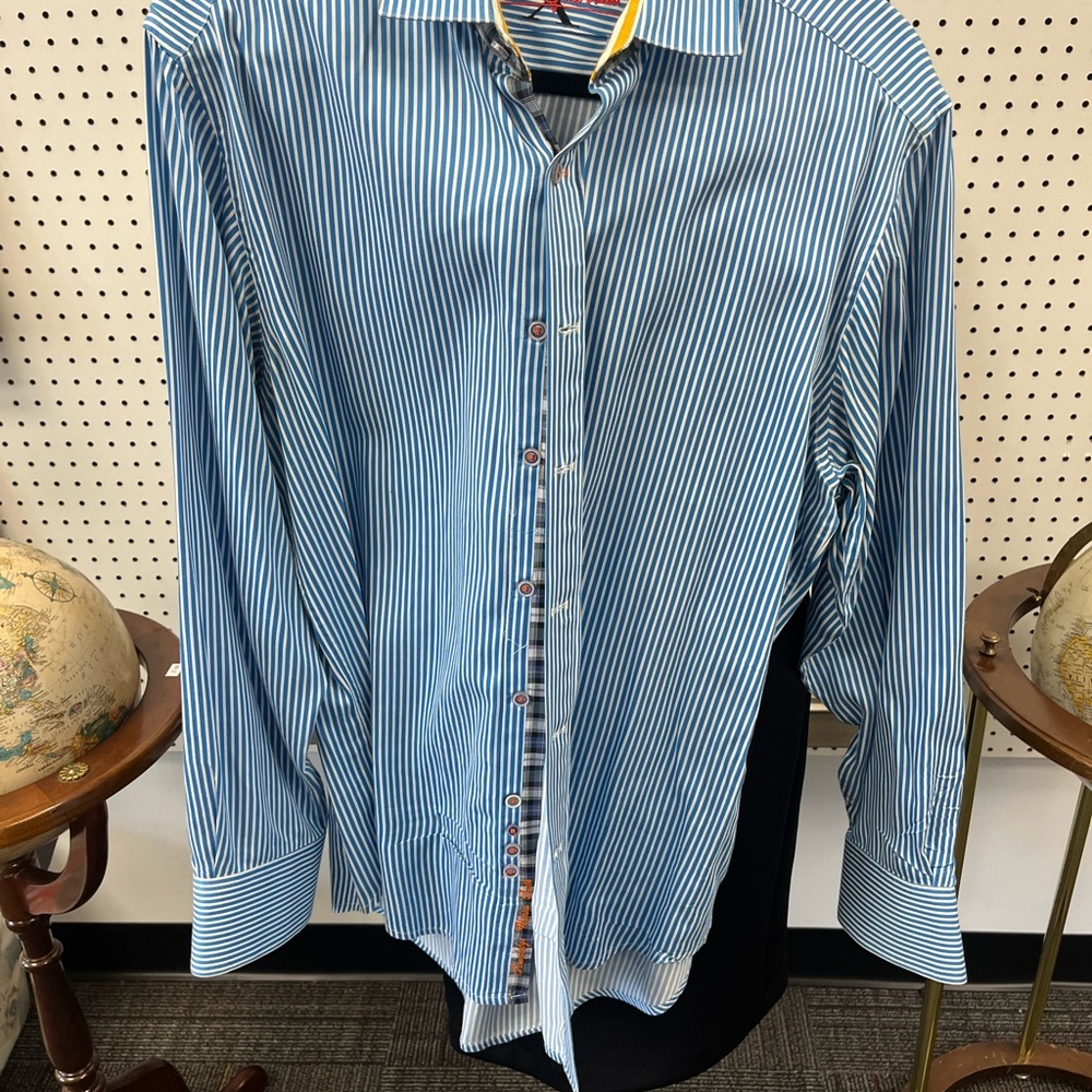 Lg. Robert Graham dress shirt